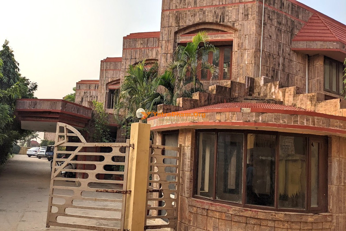 Dalamia Atithi Vihar Jagannath Puri Building Entrance