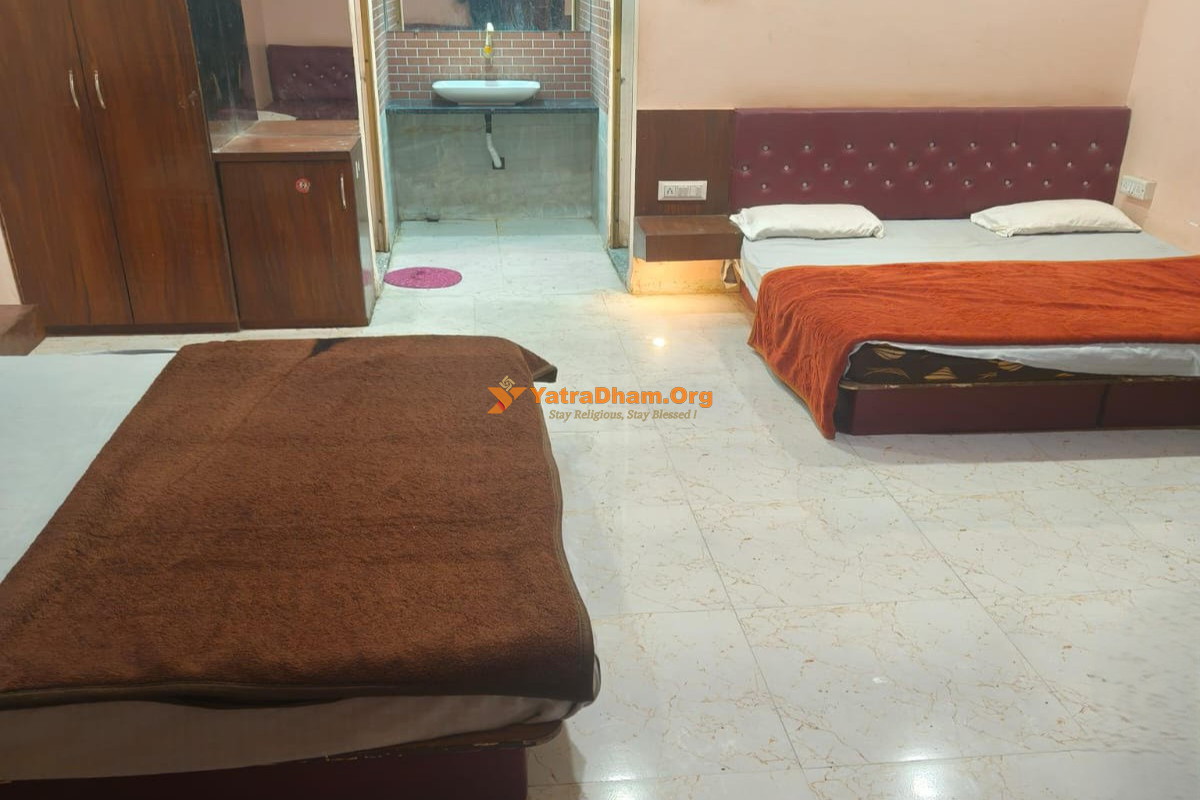 Shri Balaji Parisar Dharamshala Near Temple Ujjain 4 Bed Deluxe AC Room
