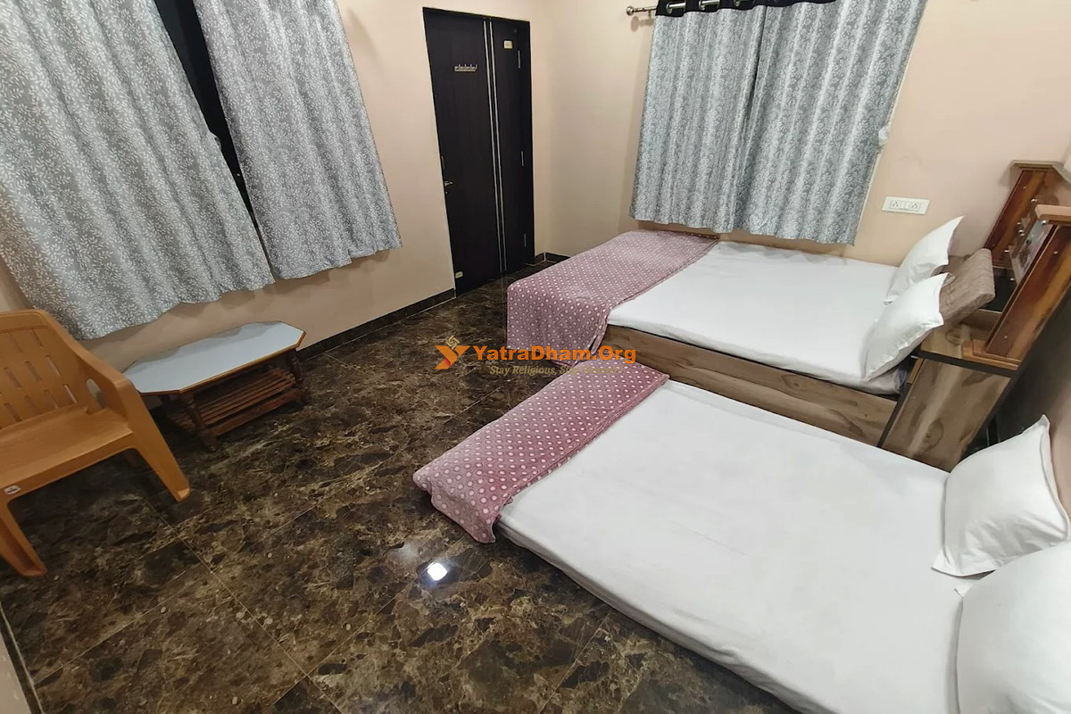 Shrishailam Farm & Yatri Niwas Akkalkot Room