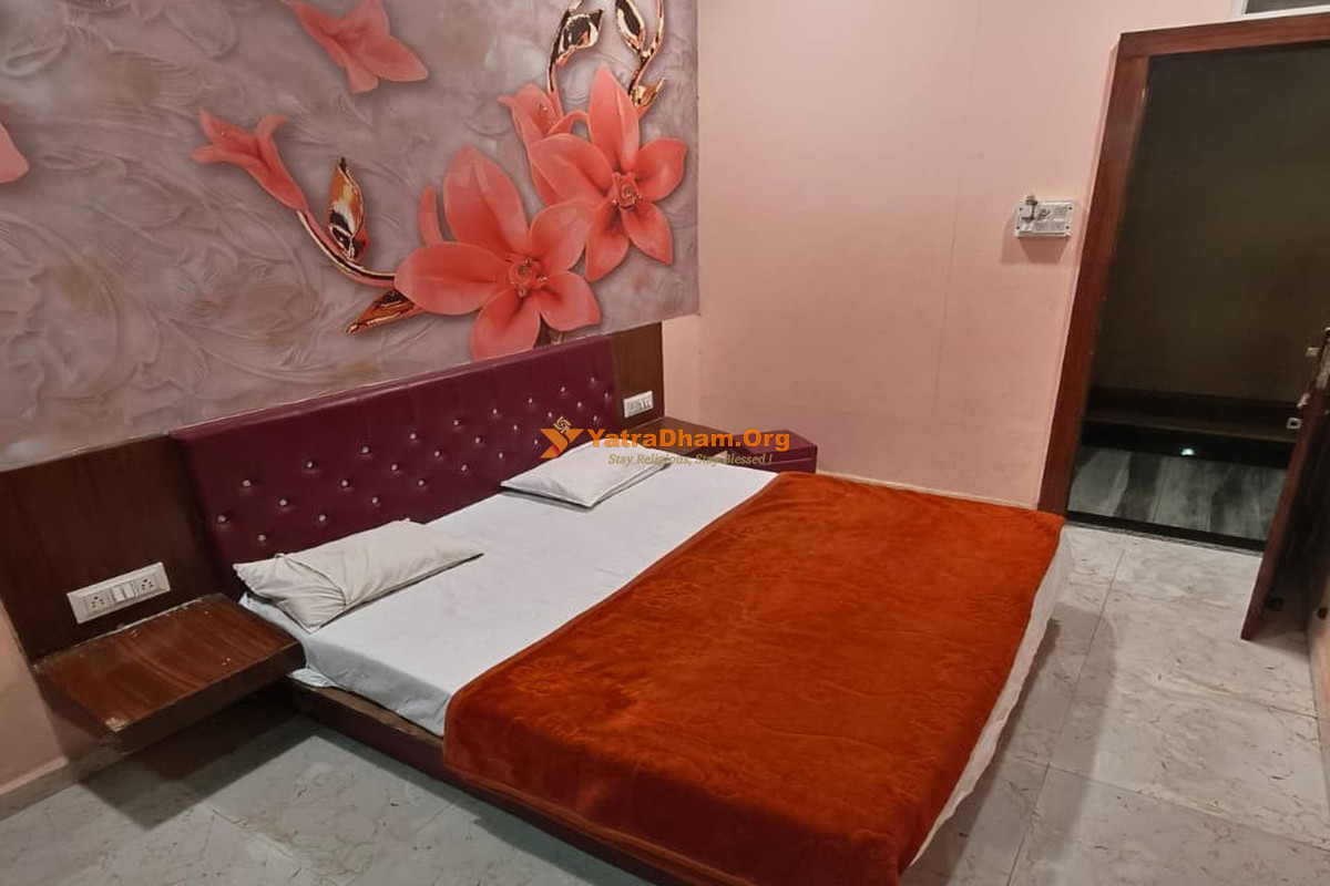 Shri Balaji Parisar Dharamshala Near Temple Ujjain 2 Bed Deluxe AC Room