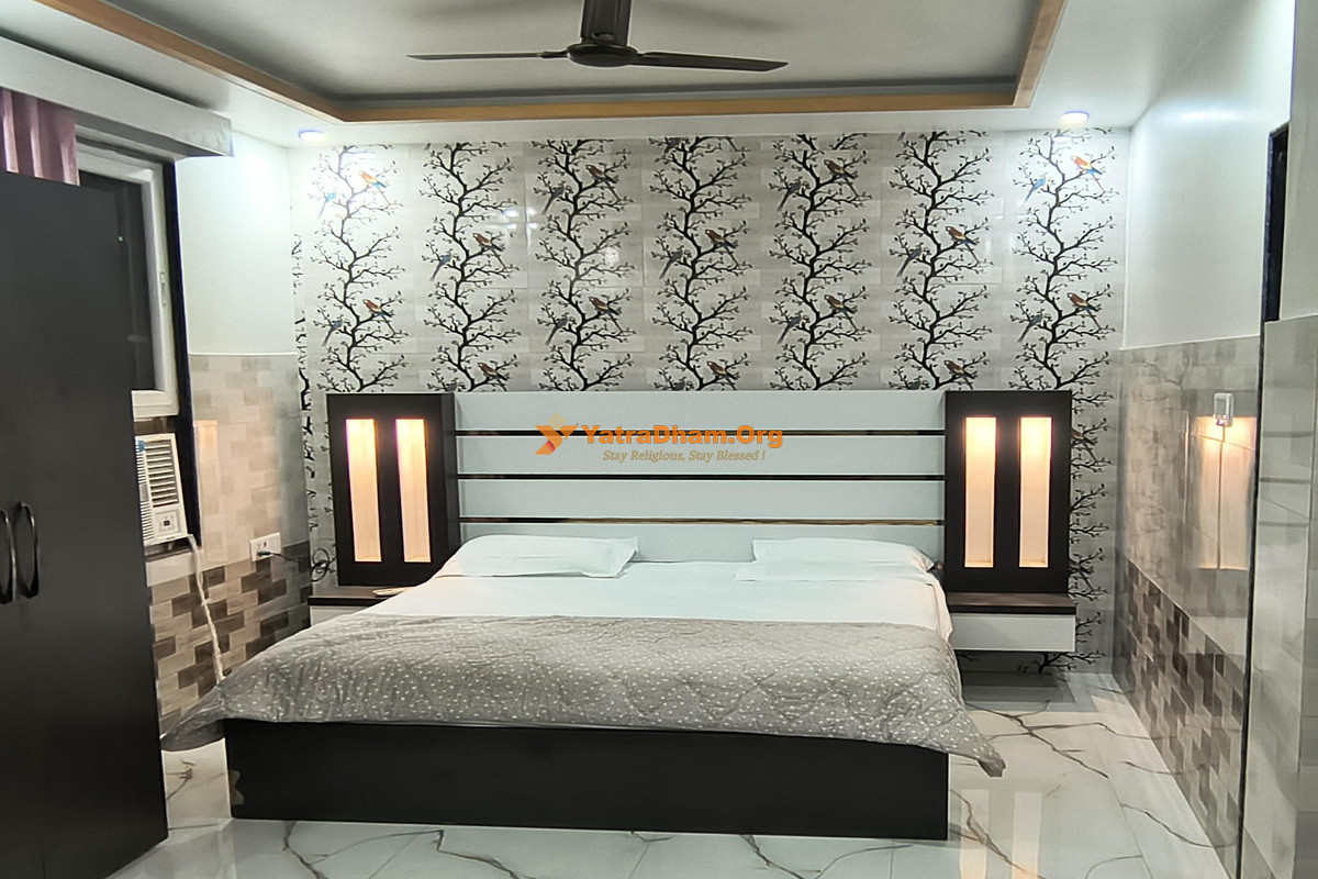 Shri Swami Bhuma Achyutanand Dham Ayodhya Room