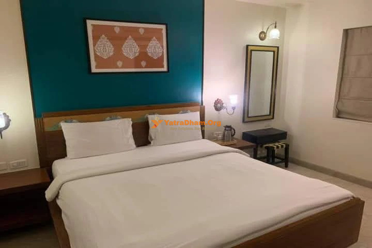 Hotel Madhav Virpur 4 Bed AC Room