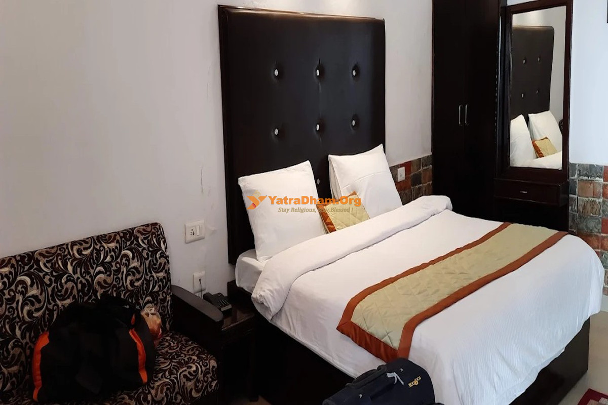 Ceyone- Classic Fall Resort - Mussoorie 2 Bed Room View
