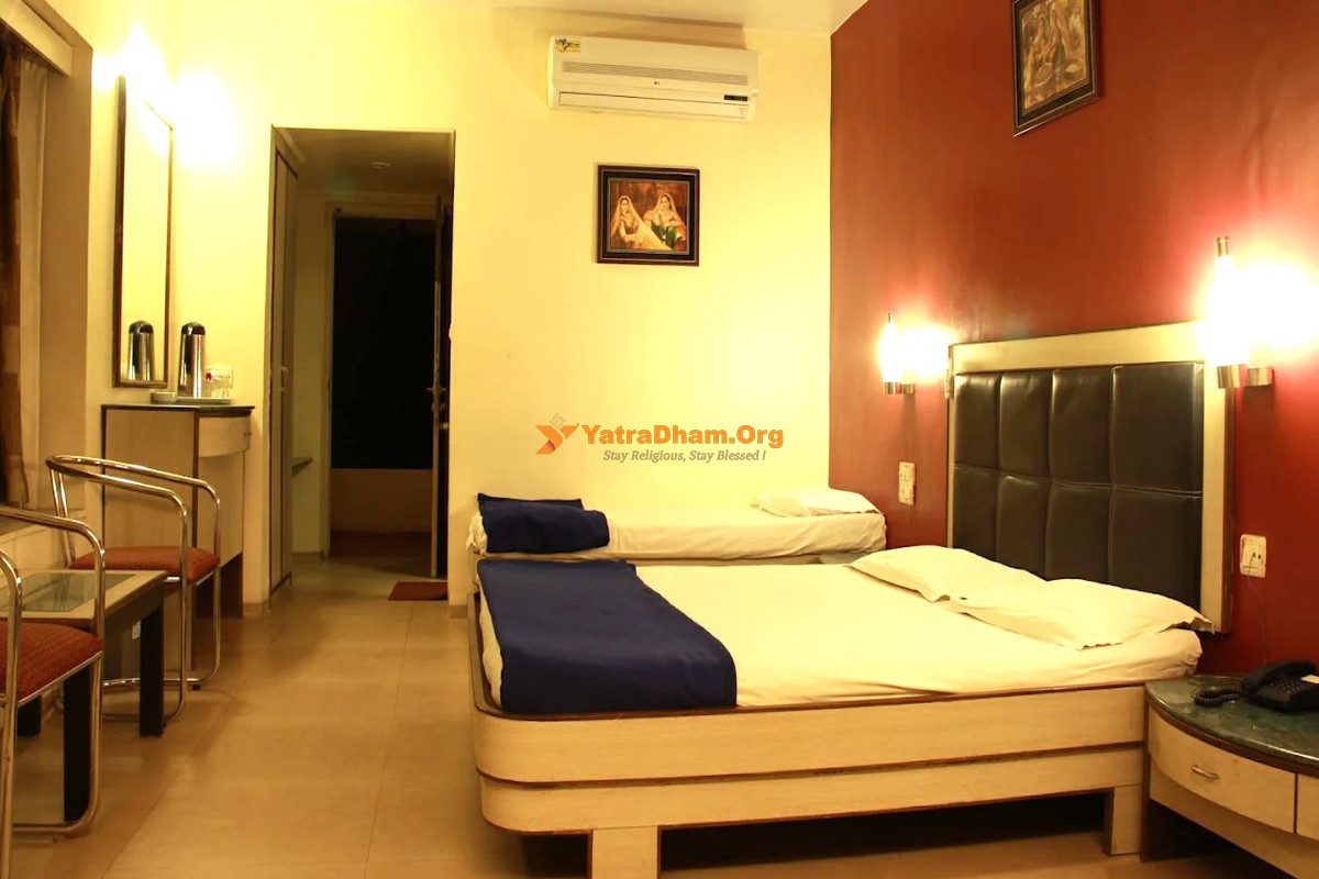 Hotel Anando - Saputara 3 Bed Room View