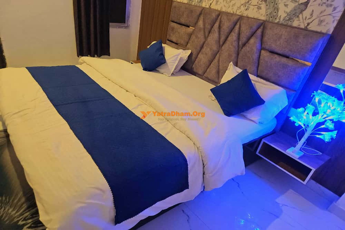 Shri Radhika Farm Stay Vrindavan Room