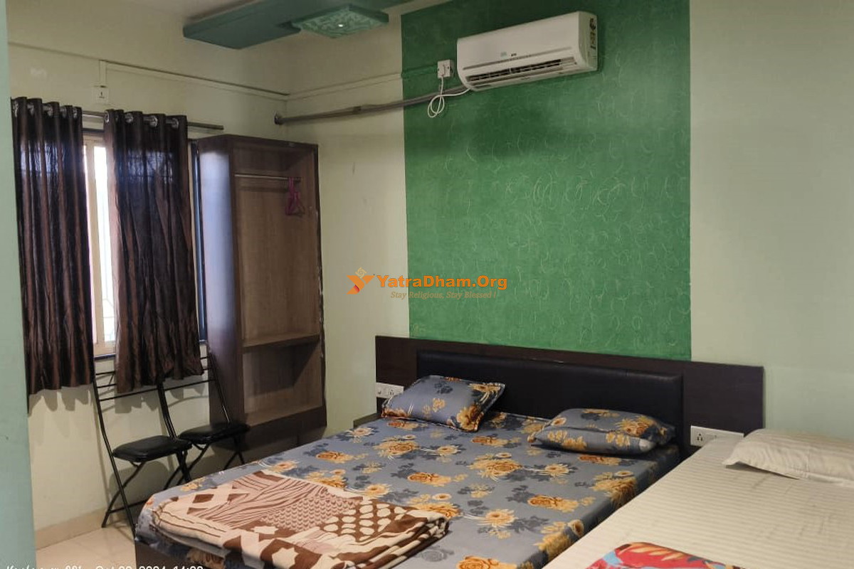 Shree Lakshmi Vihar Hotel Mahurgad Room