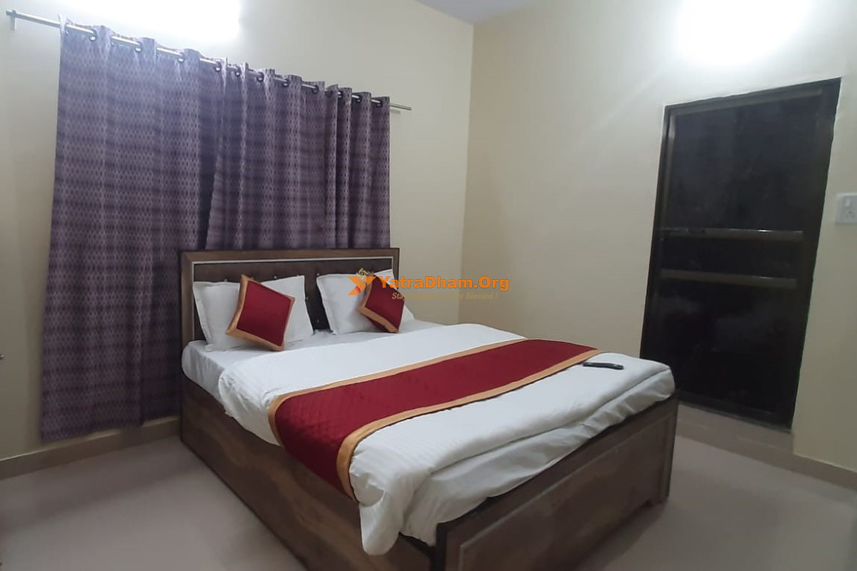 R K Guest House Varanasi 2 Bed Room