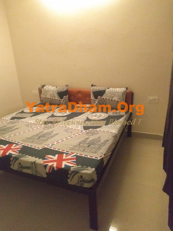 Rishikesh Ishwar Ashram Double Bed Room