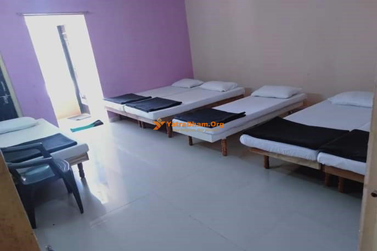 Devi Bhuvan Dharamshala Dwarka (Near Dwarkadhish Temple) 6 Bed Room