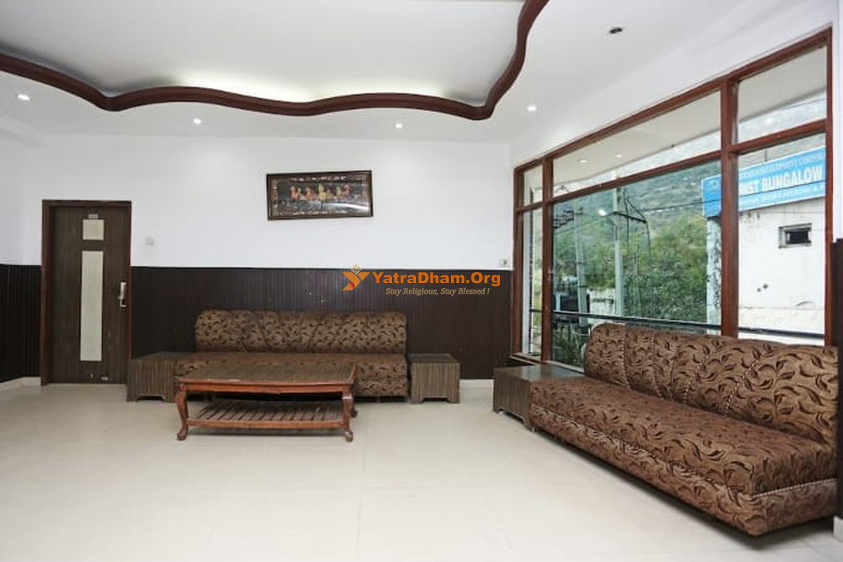 Hotel Bhavini Katra Seating Area