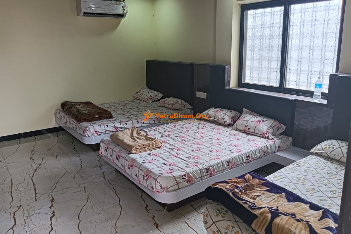 Hotel Shree Gajanan Omkareshwar 6 Bed Room