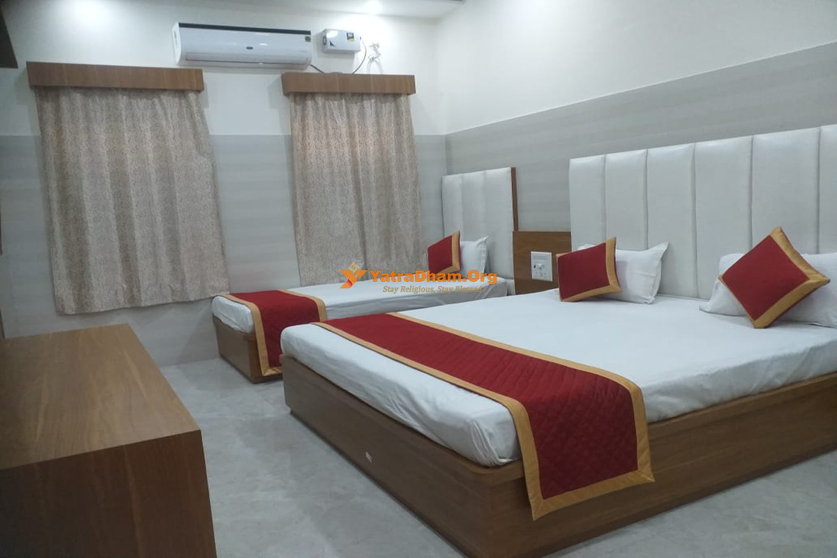 Annapurna Telwala Dharamshala Varanasi 2 Bed Deluxe AC Room