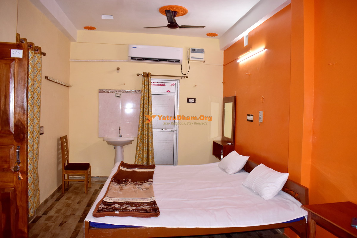 Shri Ladli Ju Dham Vrindavan Room