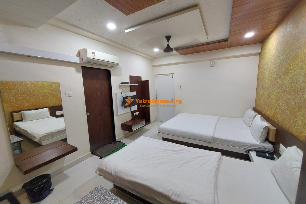 Hotel Bansidhar Somnath 3 Bed Room