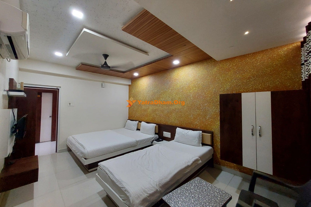 Hotel Bansidhar Somnath 3 Bed Room