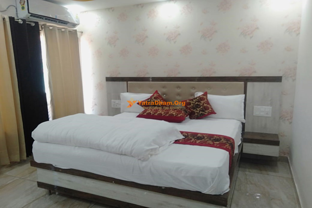Naina Devi Robin Hotel & Restaurant 2 Bed AC Room