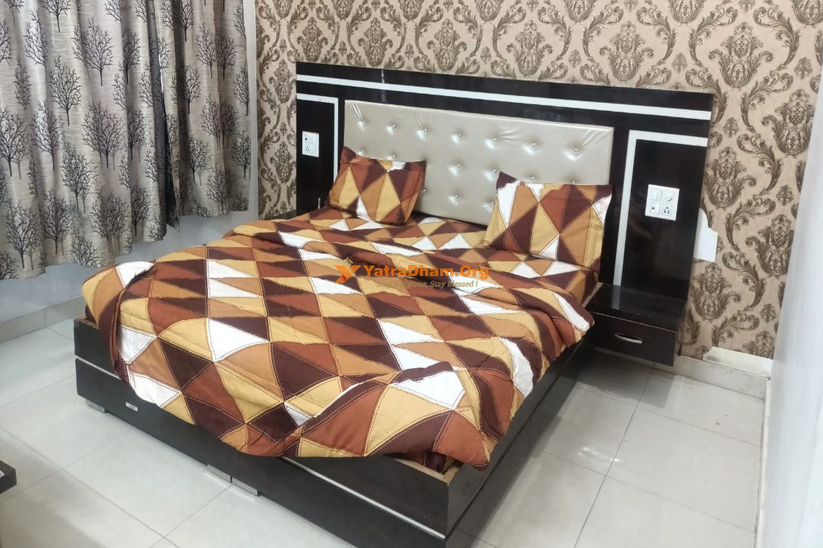 Naina Devi Robin Hotel & Restaurant 2 Bed AC Room