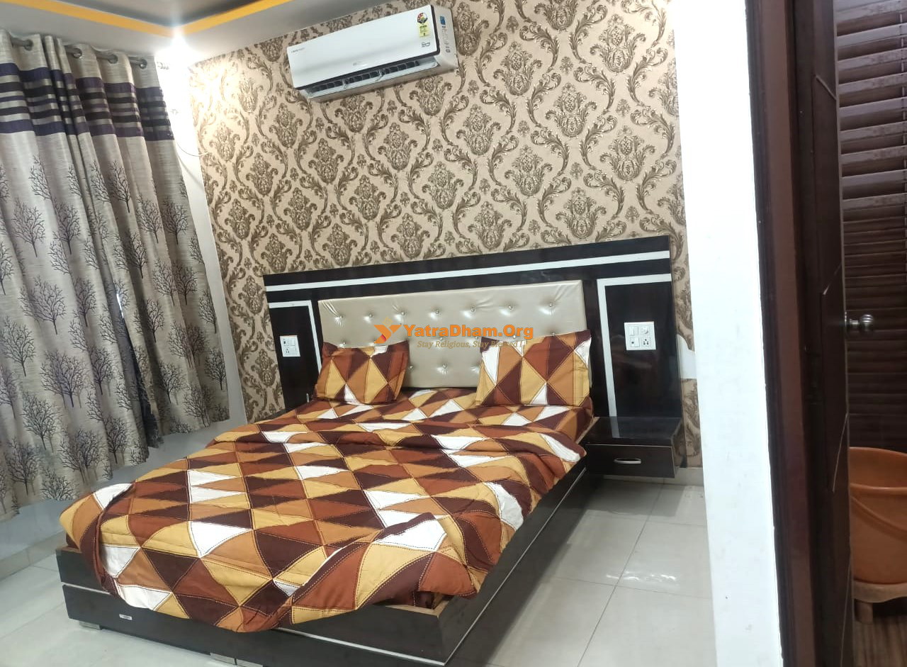 Naina Devi Robin Hotel & Restaurant 2 Bed AC Room