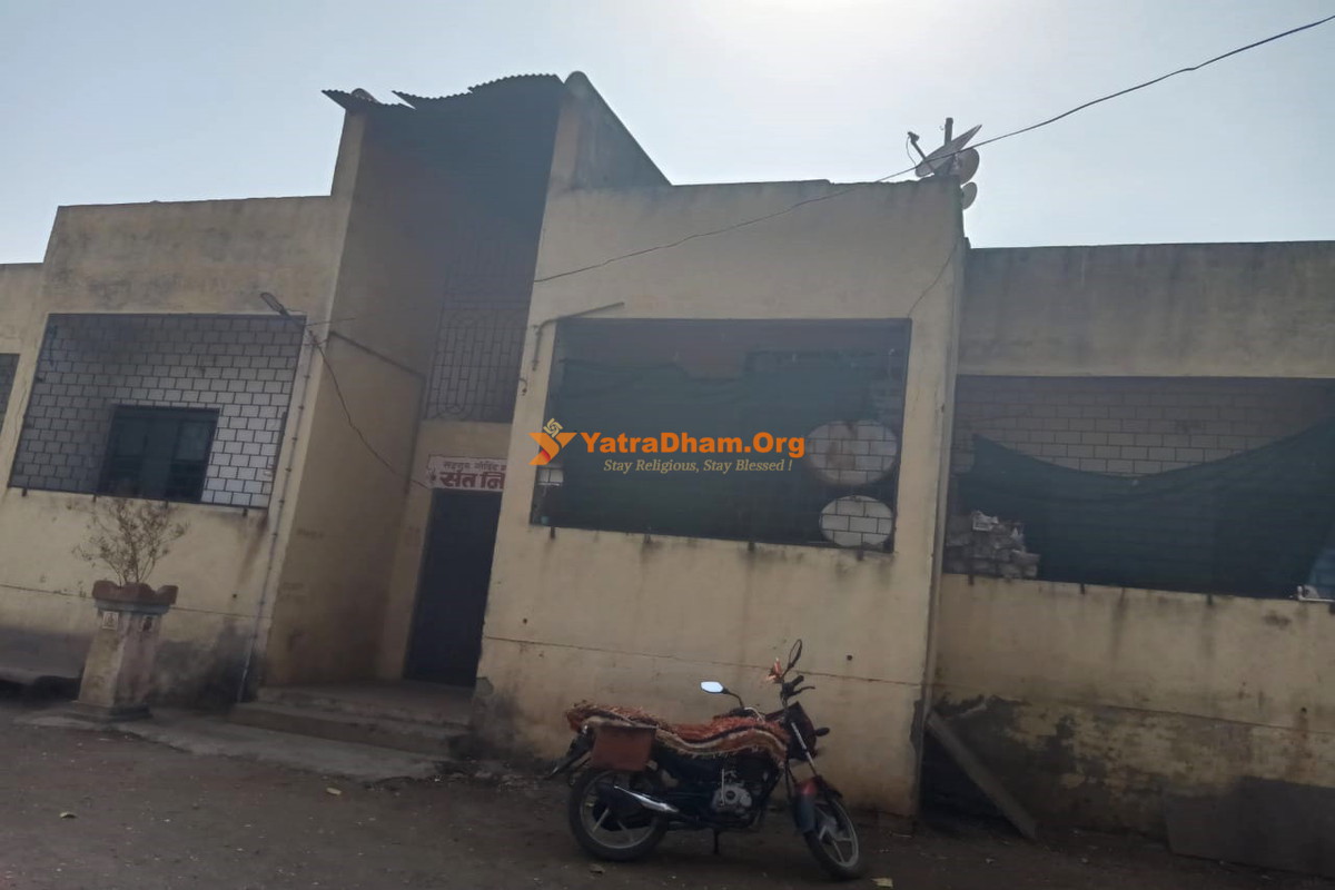 Mukhpat (Jalgaon) Shri Ganpati Mandir Devsthan Padmalay Building