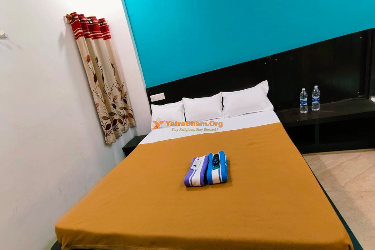 Bhavani Chatra Yatri NIwas Tuljapur 2 Bed Room