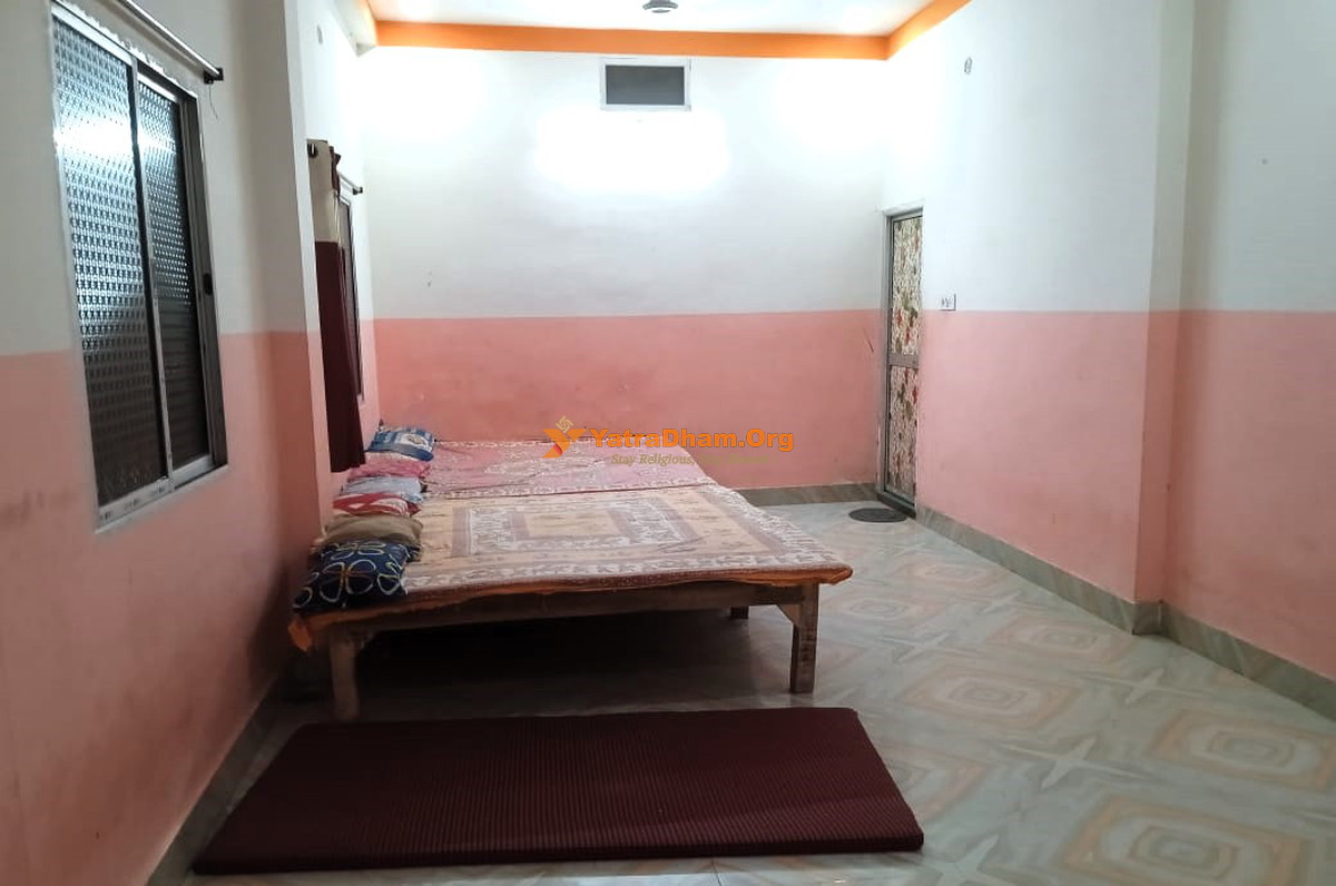 Deoghar Sri Hira Ashram Room View