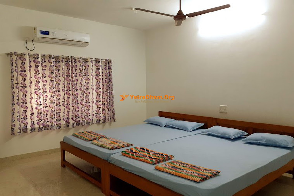 Bapat Niwas Homestay Ganpatipule 4 Bed Room