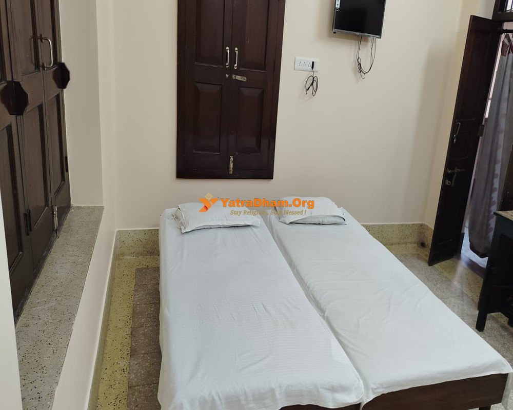 Beriwala Smruti Atithi Bhavan Ramapura 2 Bed AC Room