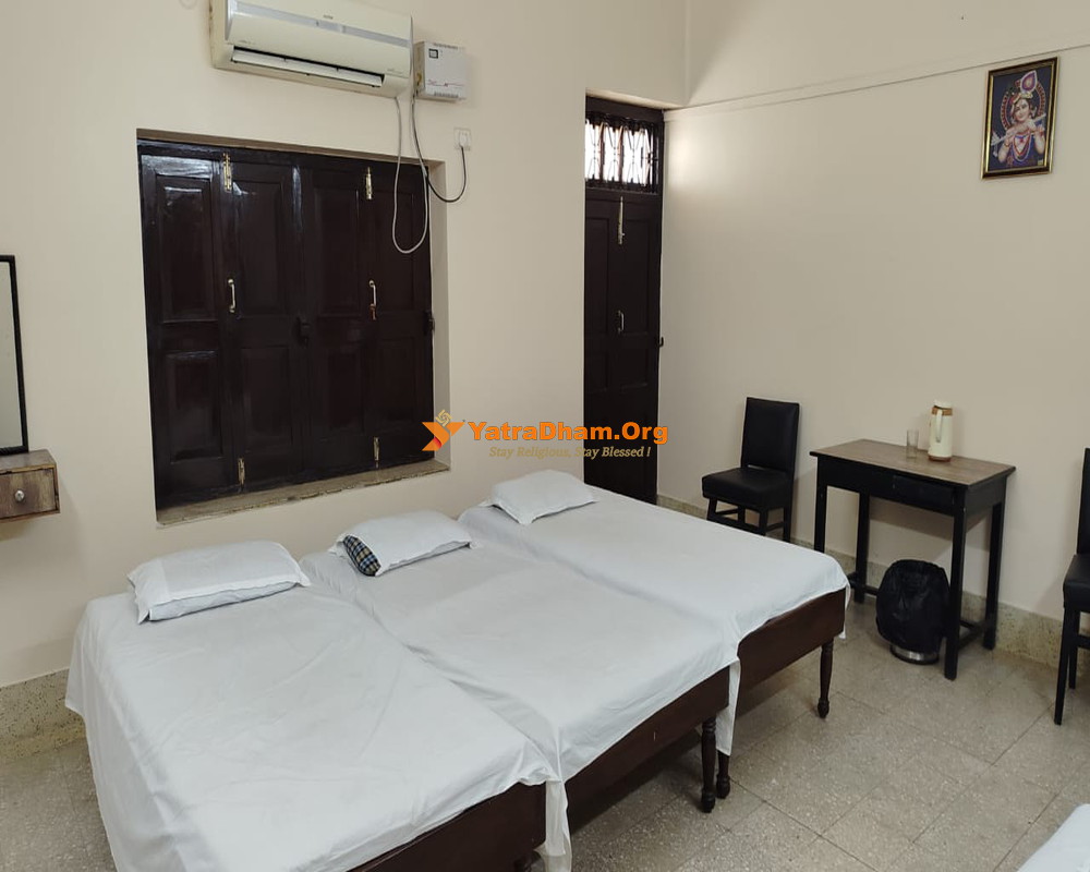 Beriwala Smruti Atithi Bhavan Ramapura 3 Bed AC Room