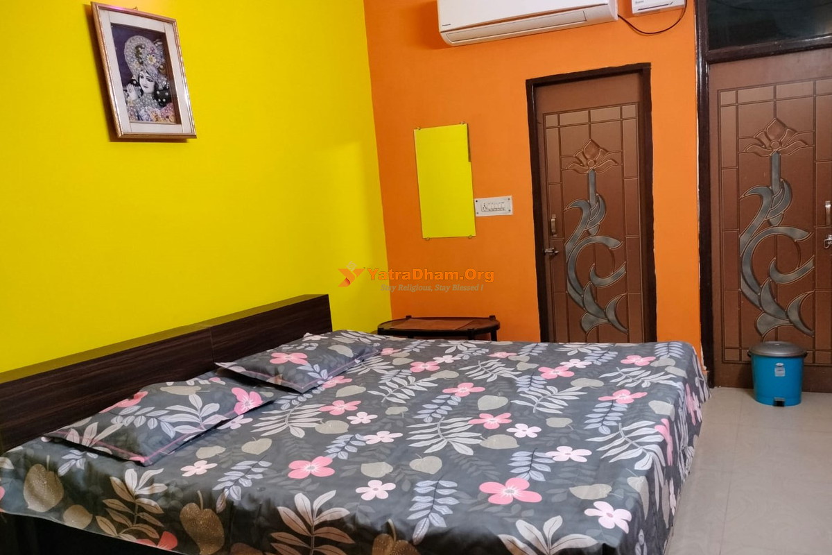 Radhika Raman Bhawan Vrindavan 2 Bed Room