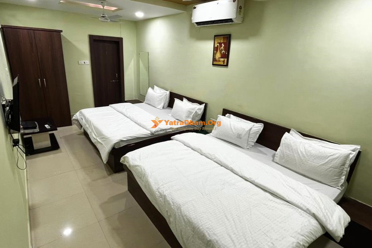 Hotel Ashutosh Mandsaur 4 Bed Room