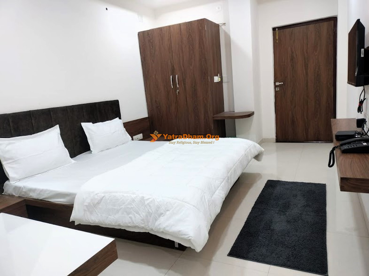 Shreeju Regency Anjar Room