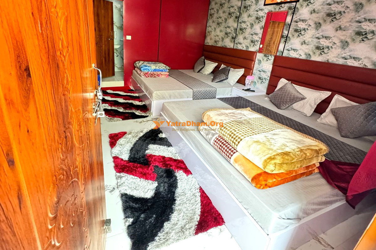 Hotel Deepak Lodge Gaurikund 4 Bed Room