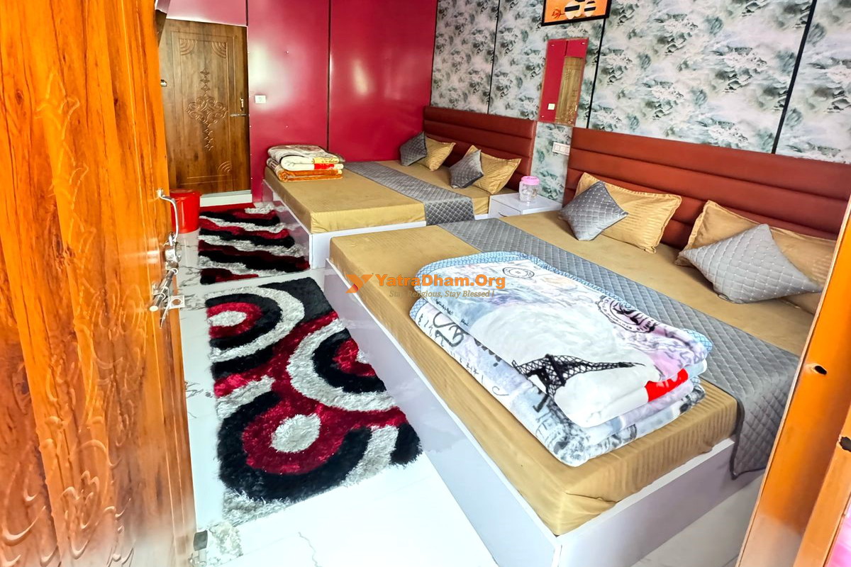 Hotel Deepak Lodge Gaurikund 4 Bed Room