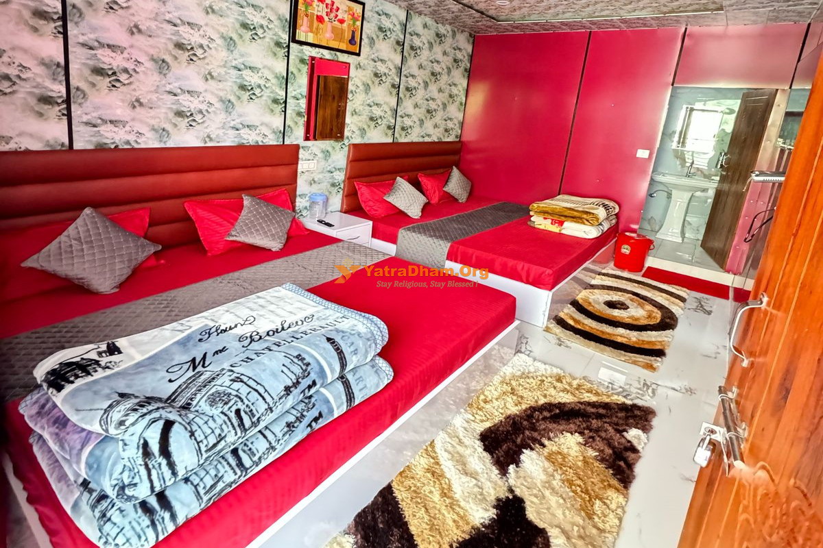 Hotel Deepak Lodge Gaurikund 4 Bed Room