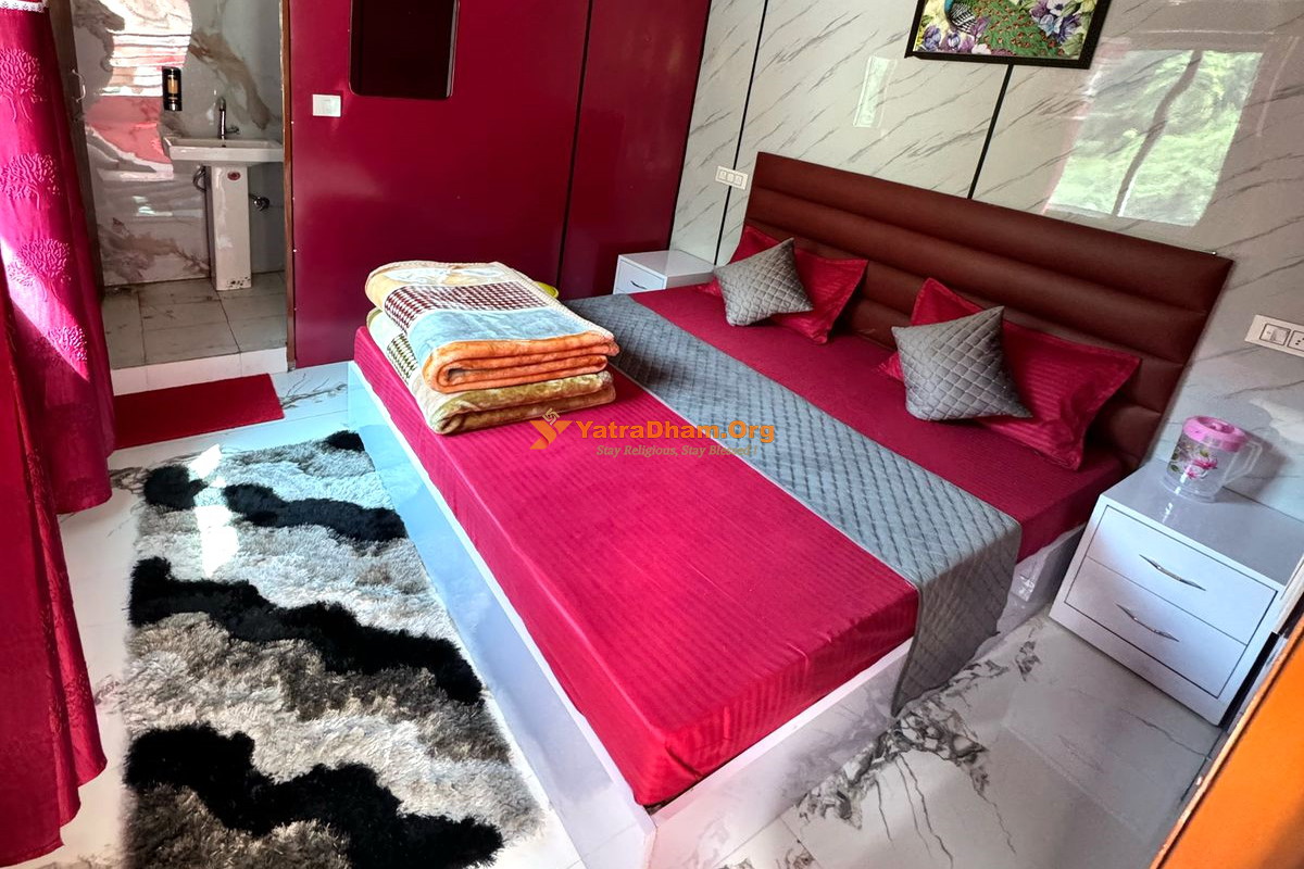Hotel Deepak Lodge Gaurikund 4 Bed Room