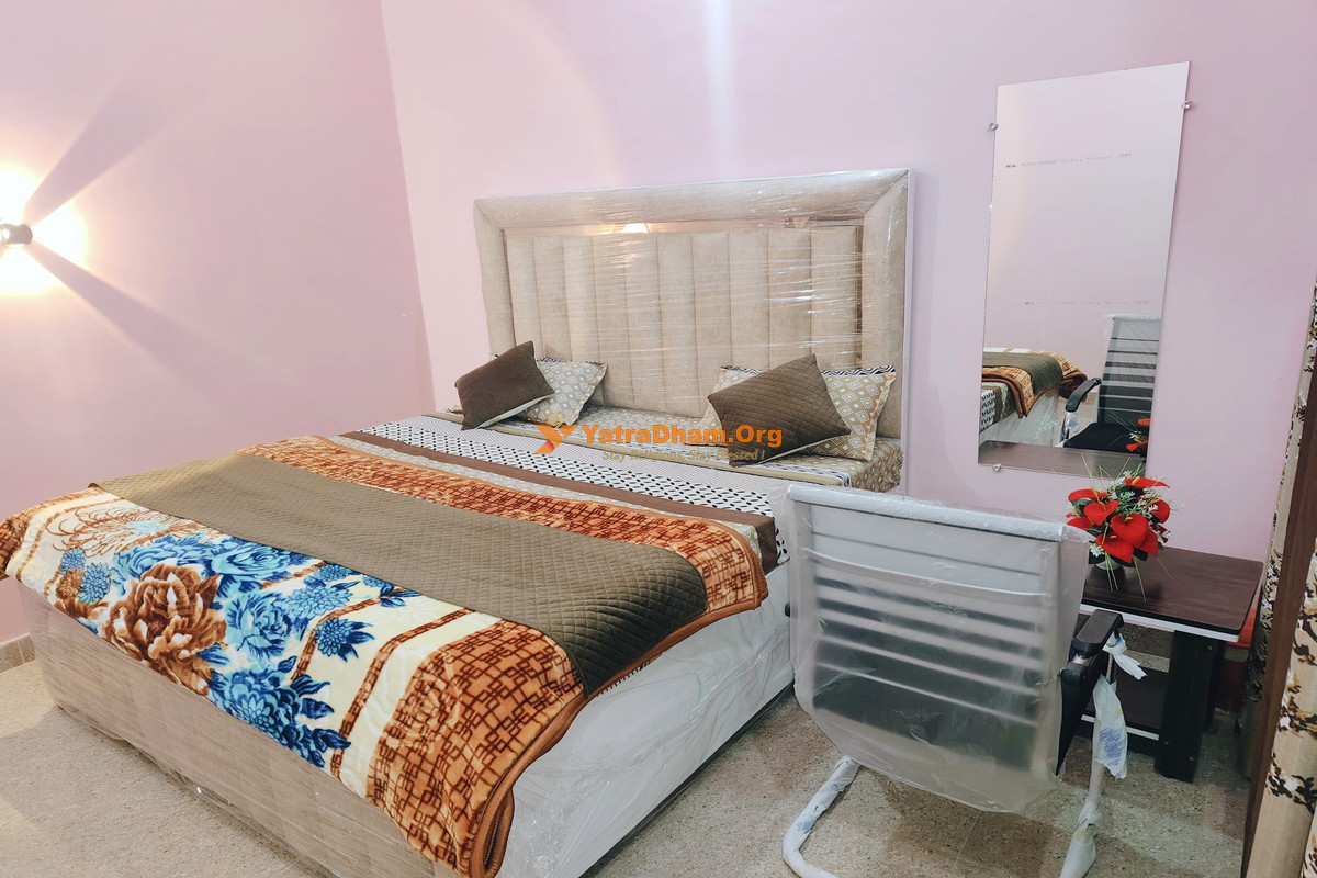 Dev Paradise Ayodhya 2 Bed Deluxe Room