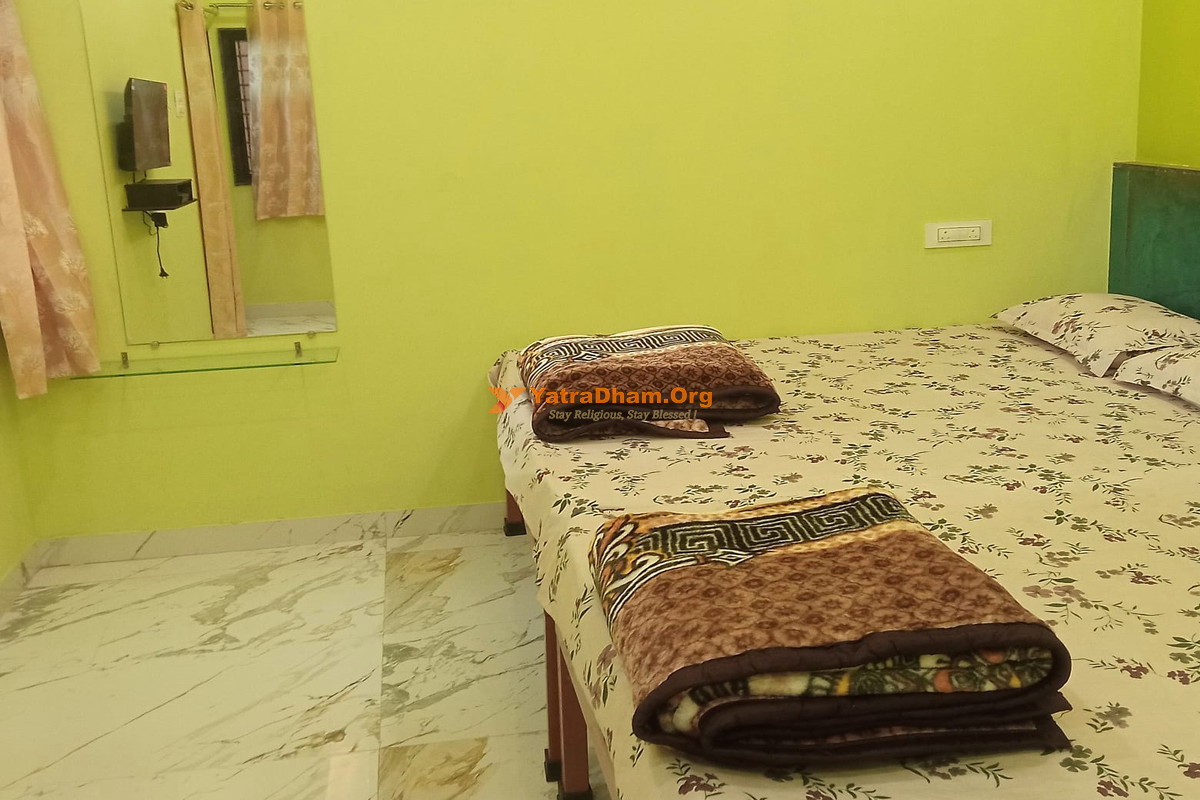 Trimurti Lodge Tuljapur Room