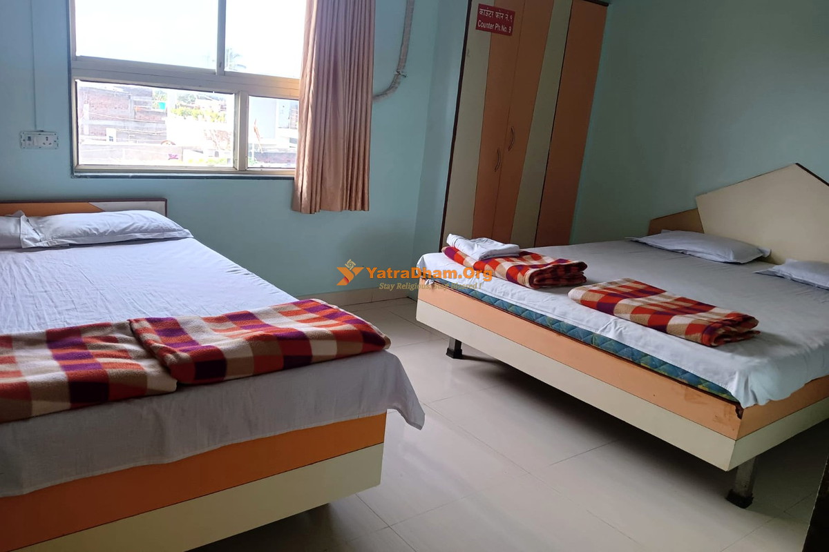 Om Sai Mauli Lodge Tuljapur 4 Bed Room