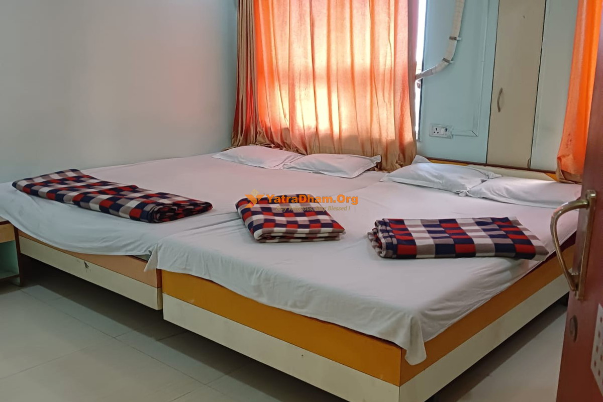 Om Sai Mauli Lodge Tuljapur 2 Bed Room