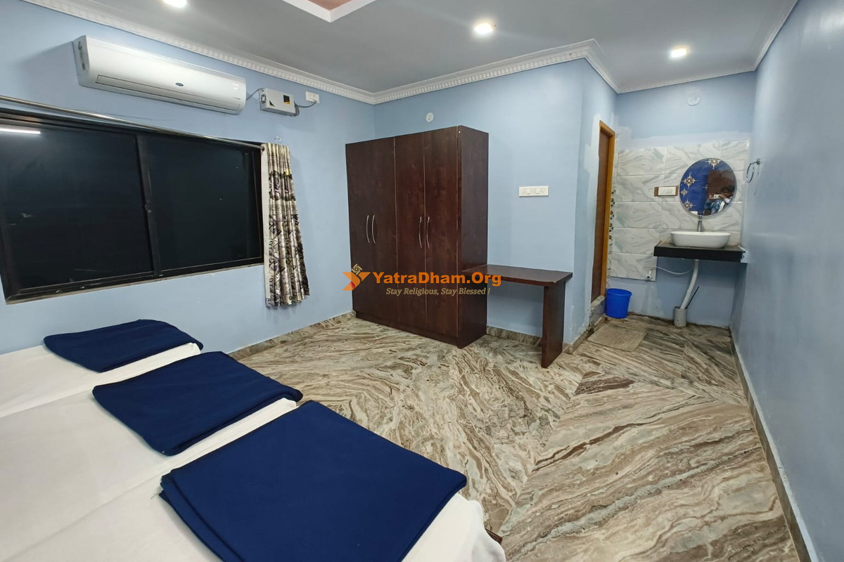 Sri Datta Dharmik Inn Ganagapur 3 Bed Room View