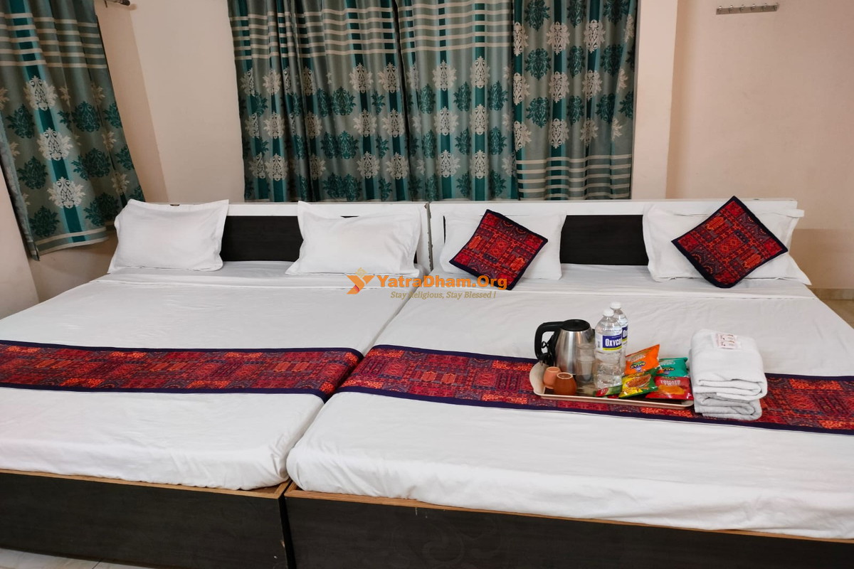 Hotel Meghmalhar Lodging Jejuri 4 Bed Room View