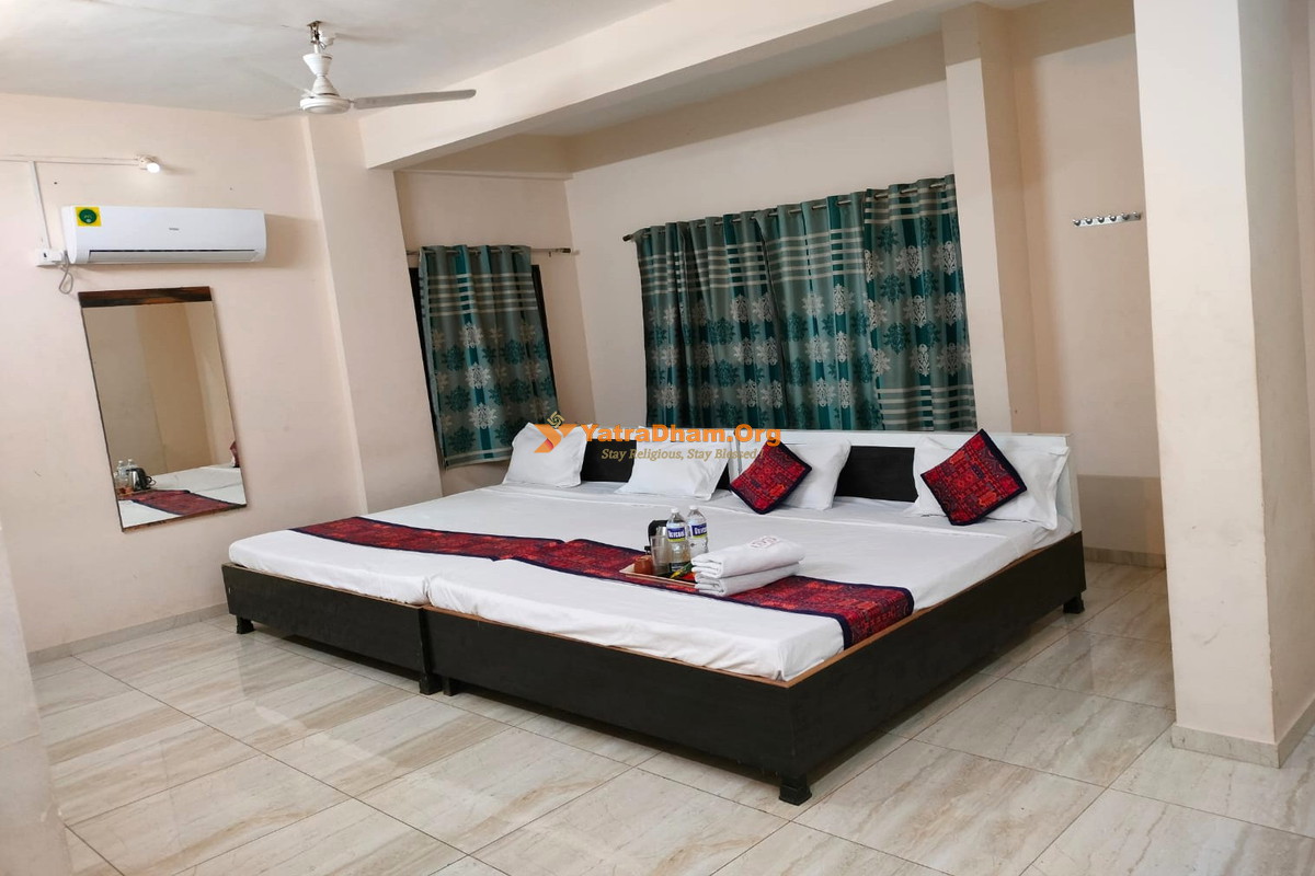 Hotel Meghmalhar Lodging Jejuri 4 Bed Room View