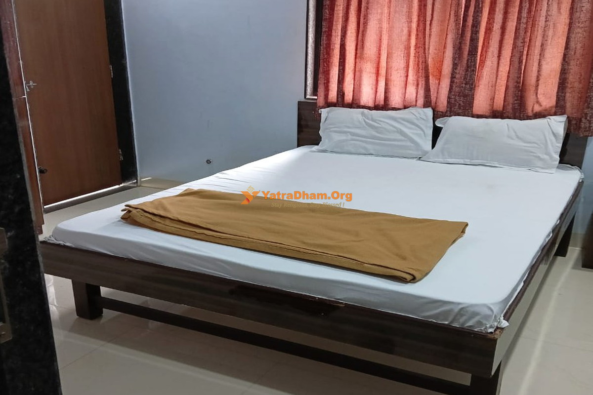 Shriraj Lodge Akkalkot 2 Bed Room