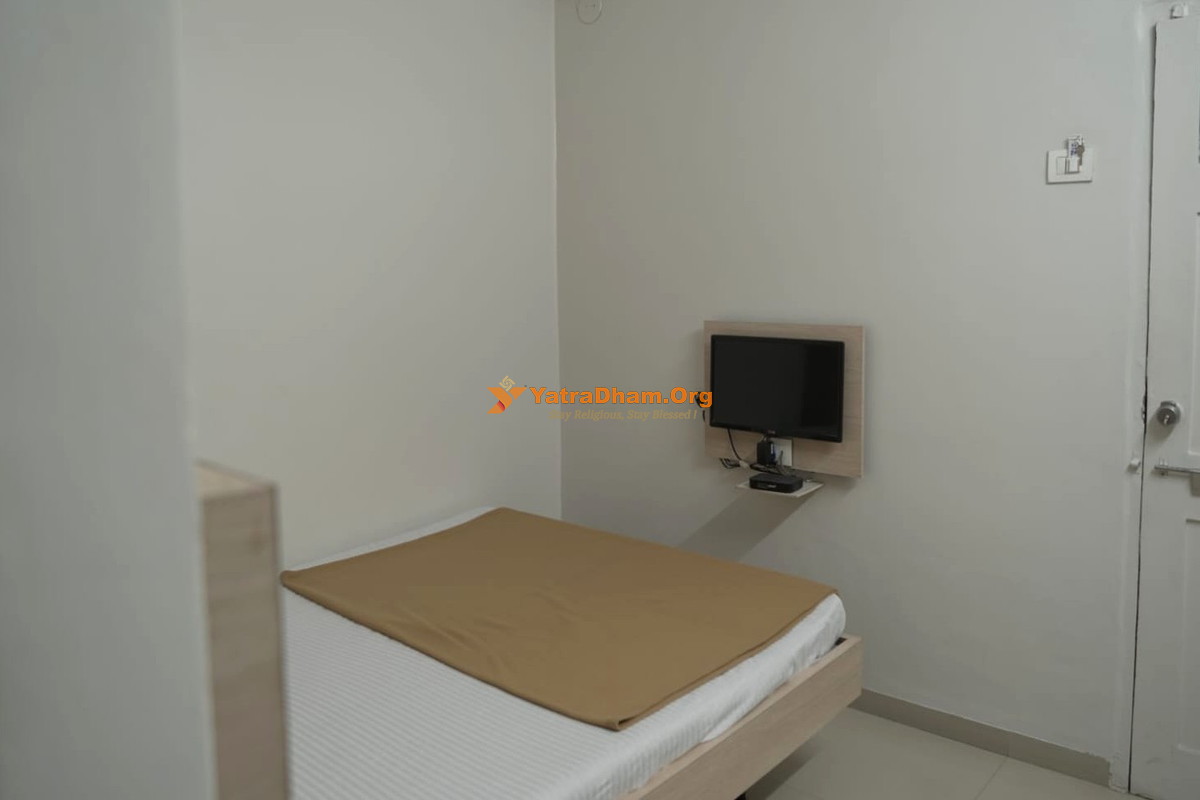 Hotel Aashish Deluxe Lodging Kolhapur 2 Bed Economy Room