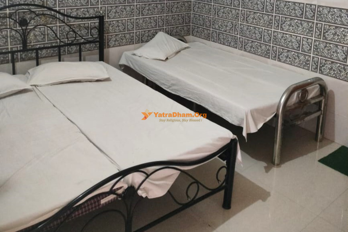 Radhavallabh Harivansh Dharamshala Vrindavan Room