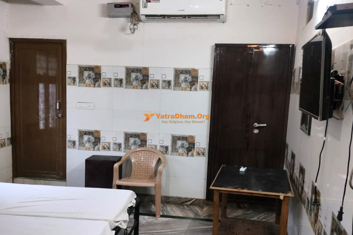 Radhavallabh Harivansh Dharamshala Vrindavan Room