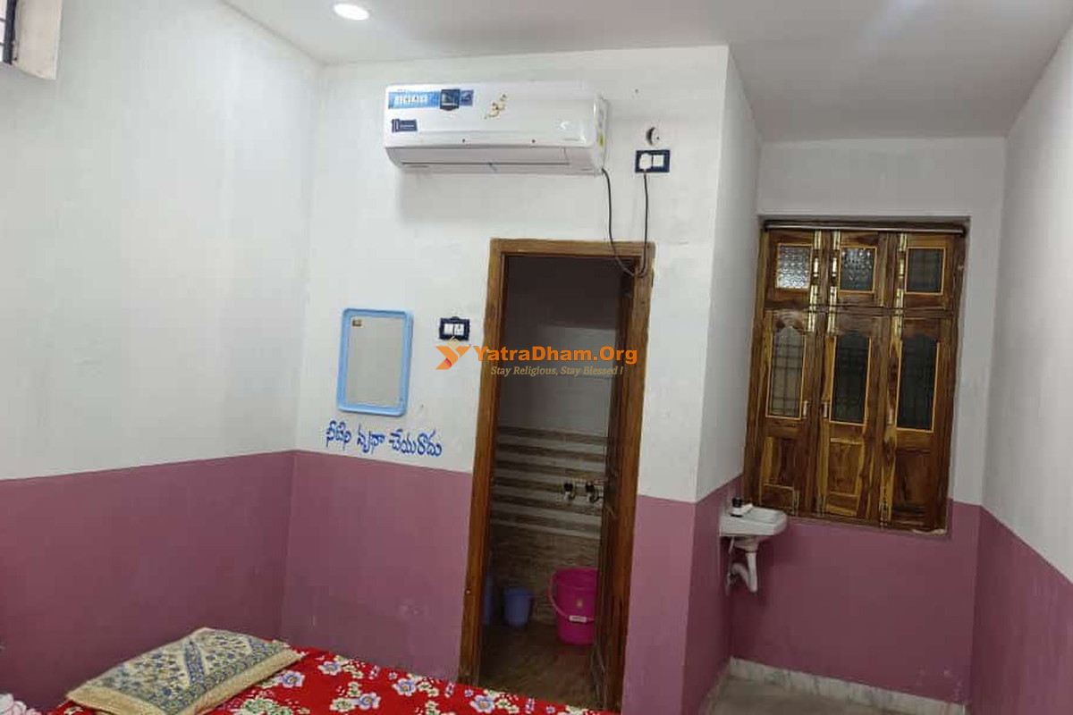 Vasavi Bhavan Arya Vyshya Satram Vemulawada Room