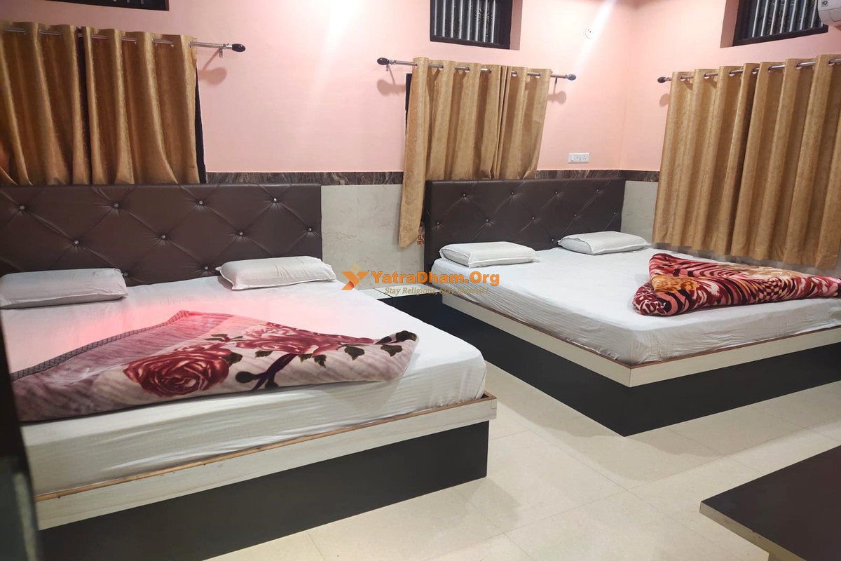 Hotel Utsav Palace Bhadsora 4 Bed Room View