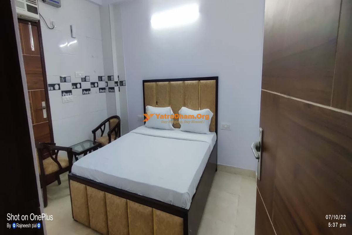 Hotel Raj Residency Delhi Room