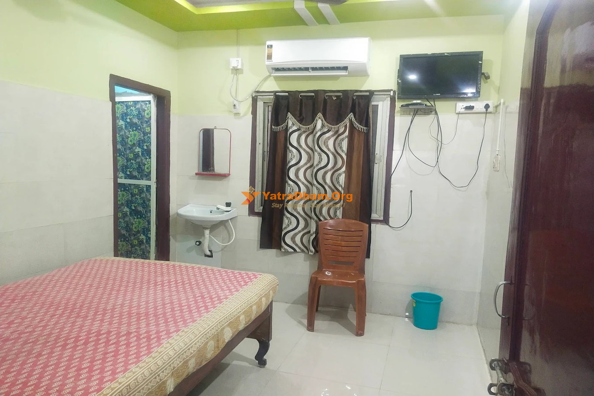Sri Vaishnavi Lodge Annavaram Room